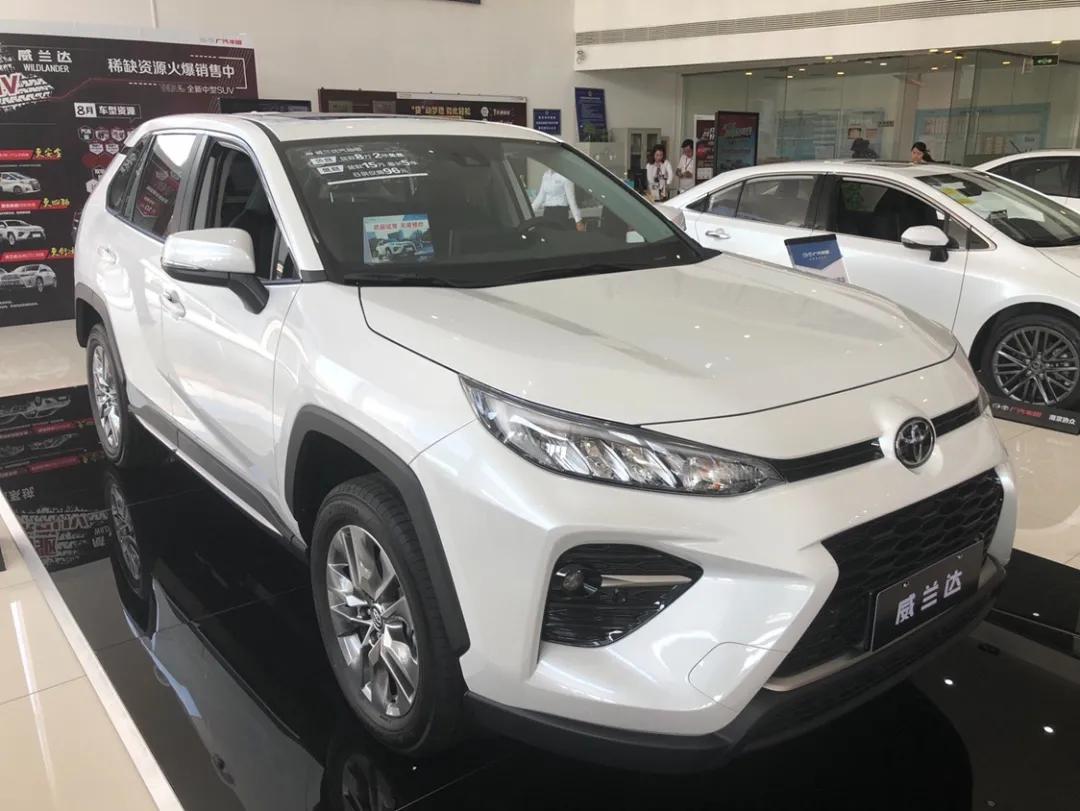 探店丨动力肉，内饰老，丰田荣放凭啥销量这么好？