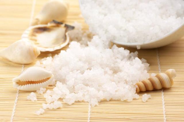 为什么脸上的螨虫反反复复,螨虫最怕什么药脸上有螨虫怎么治