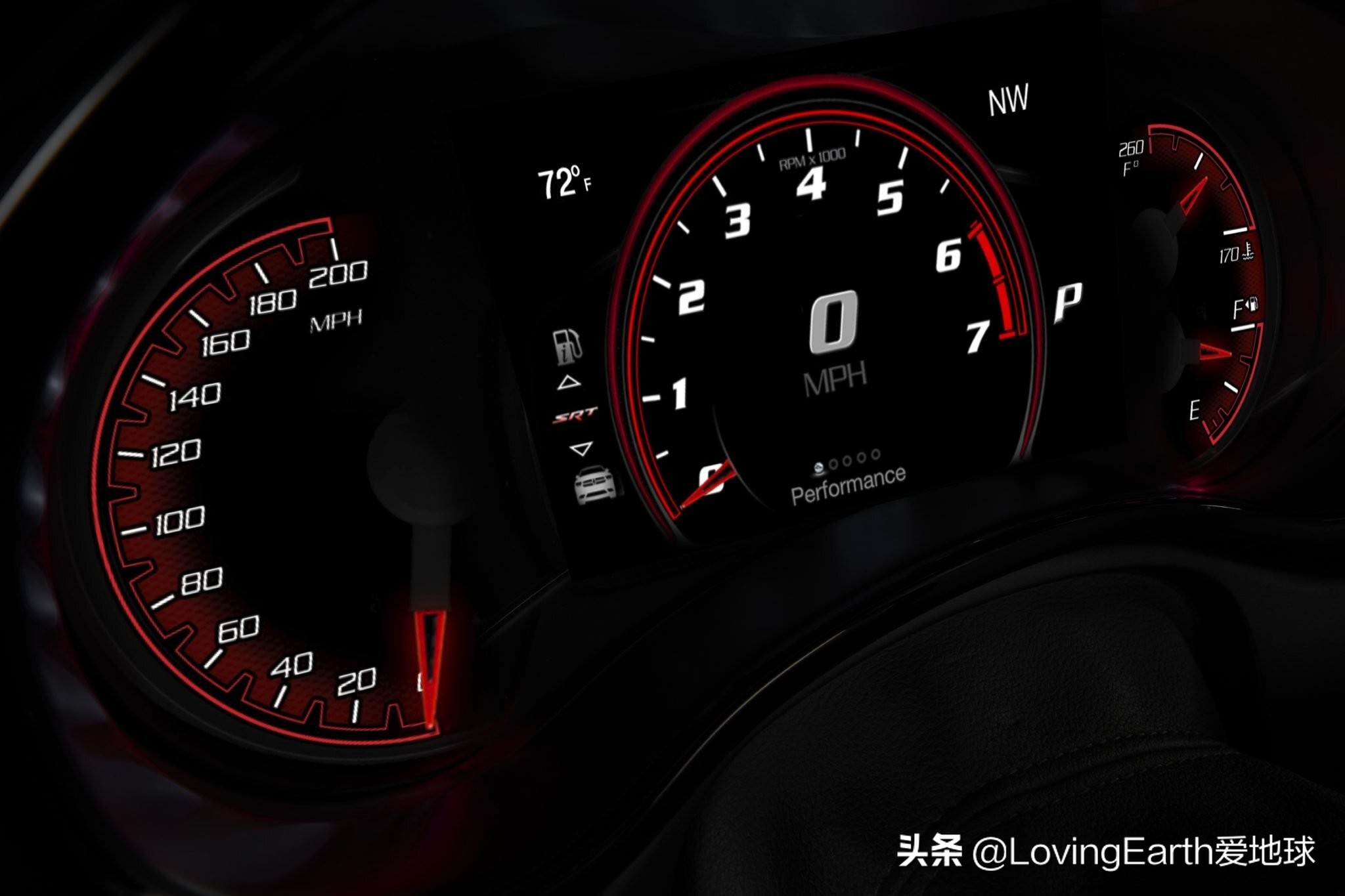 大切诺基srtvs道奇杜兰戈地狱猫,2023款道奇杜兰戈srt地狱猫内饰