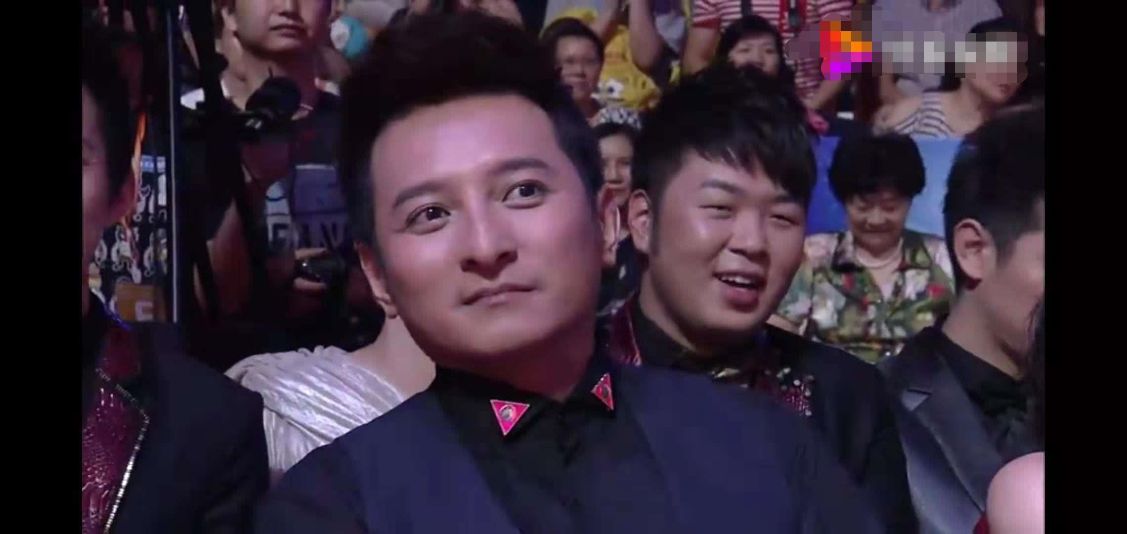 主持界四大女神出场，全场大碗沸腾，网友：感觉跟进了夜店一样