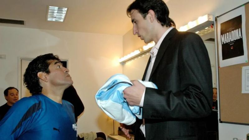 吉诺比利和马拉多纳谁影响力大,马拉多纳与卡斯特罗的感情