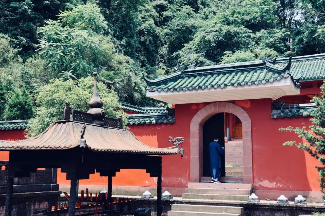 山顶云海自驾游,云海日出露营自驾游攻略