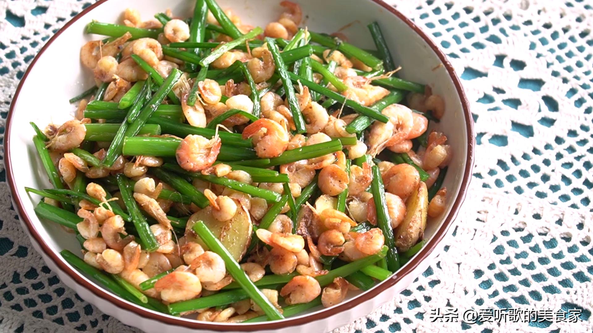 青椒土豆丝拌面配油爆小河虾,油爆过的小河虾怎么做才最好吃