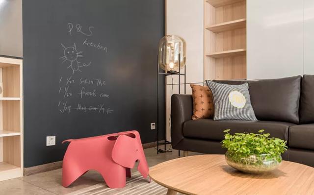 老公坚持装4米长电视柜，沙发墙“加厚”35公分完工都夸他机智