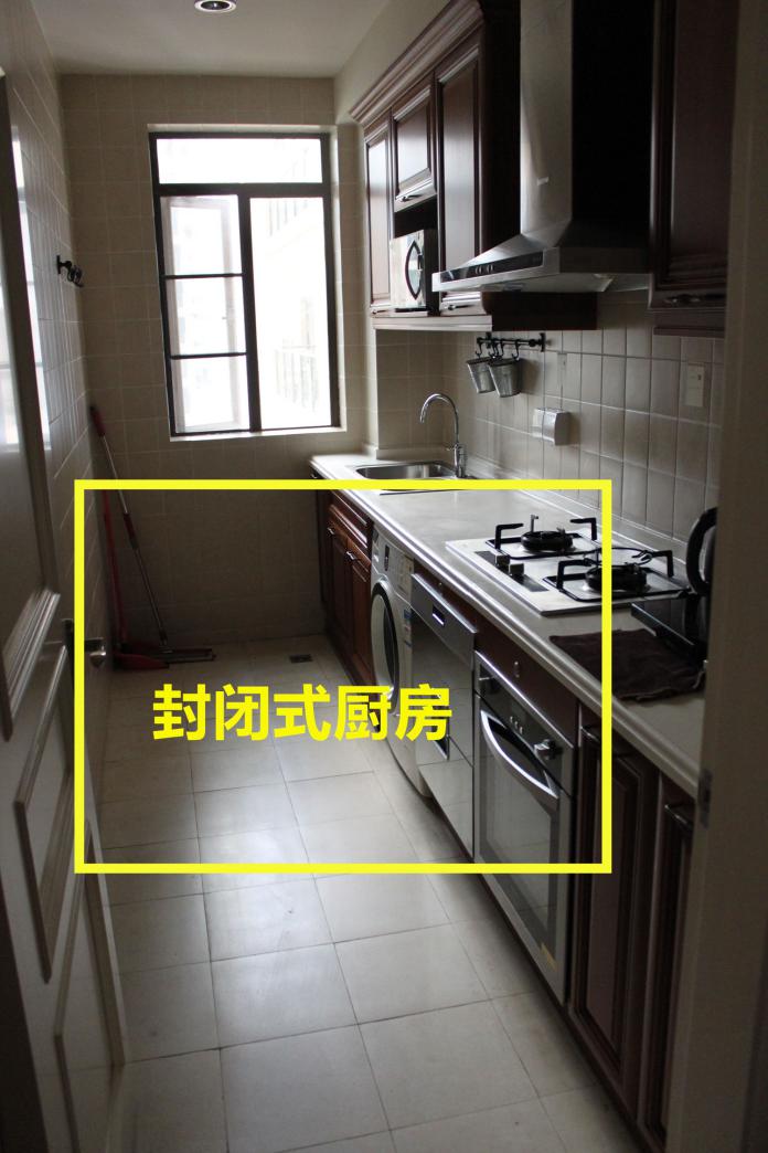 要是小户型都学国外，书房塞在厨房里，油烟满面用不到半年就要拆