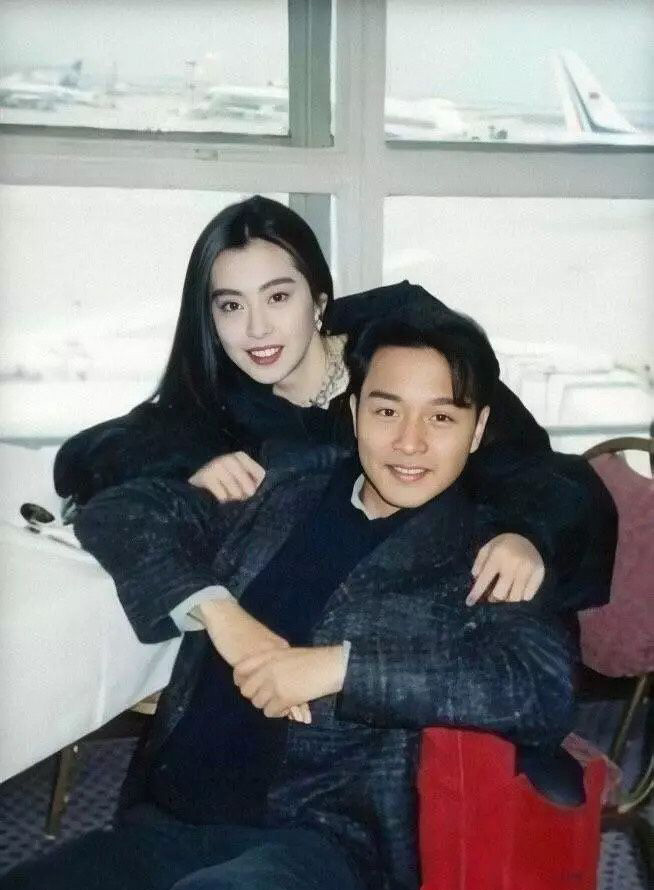 昔日美人王祖贤现身香港,一张照片变身港风女神王祖贤