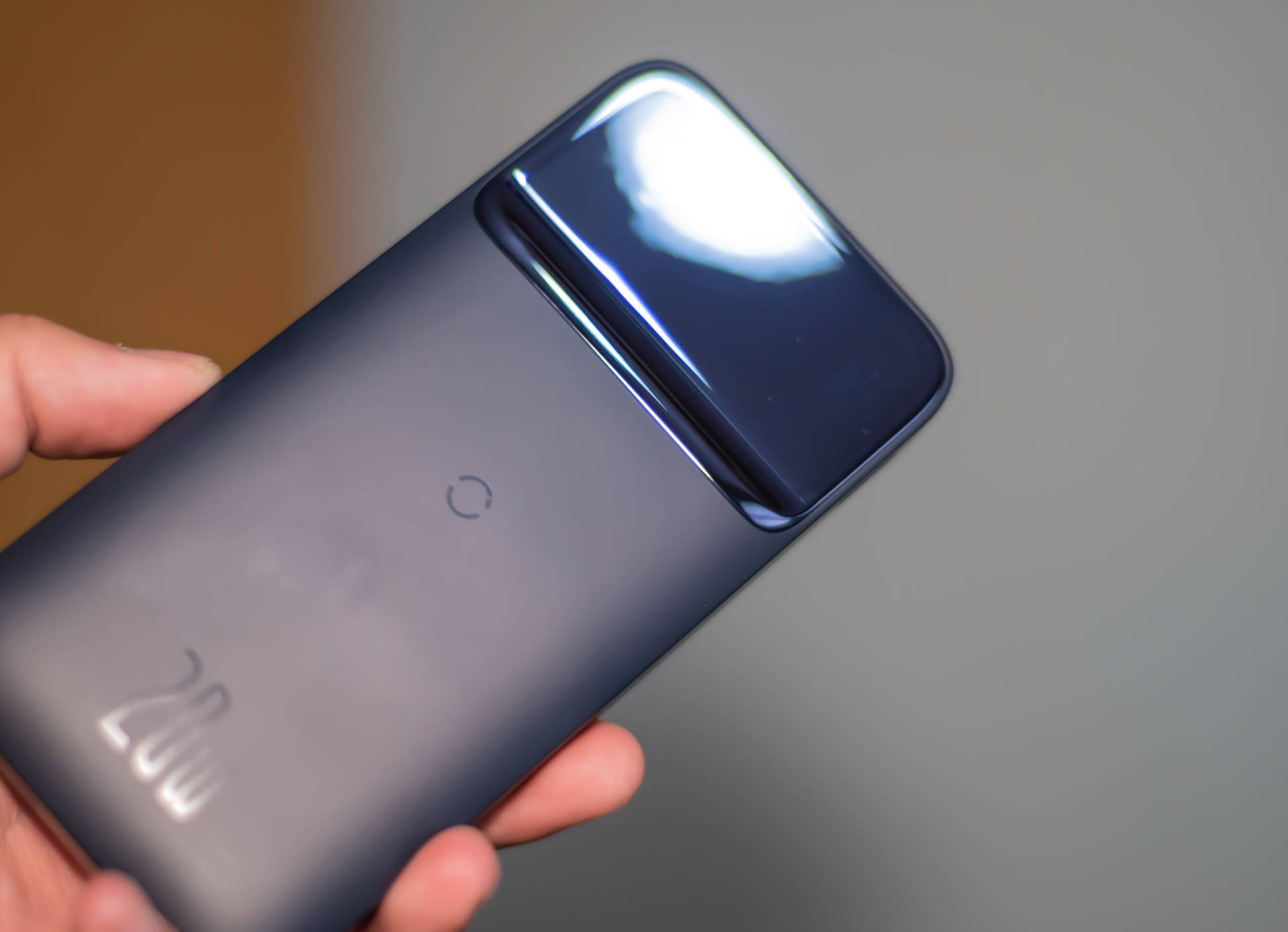 倍思磁吸无线充电宝20w快充专用,买倍思还是买绿联的磁吸充电宝