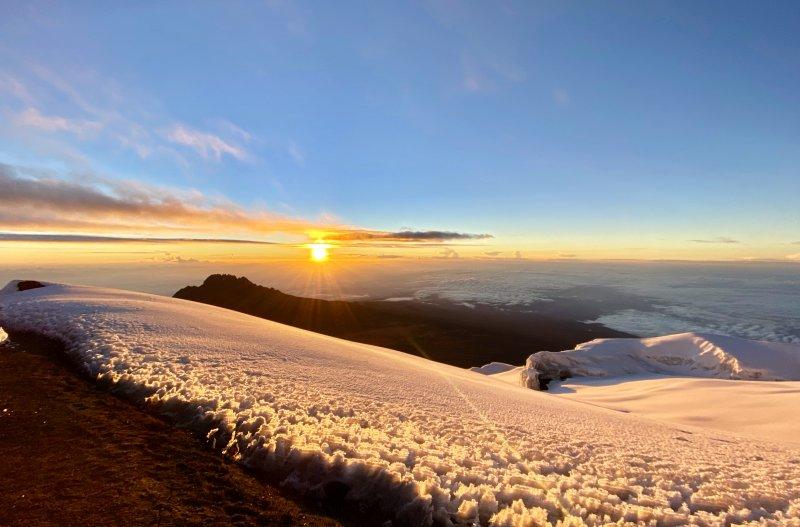 登上非洲之巅乞力马扎罗山，瑞士Odlo奥递乐保暖内衣实测