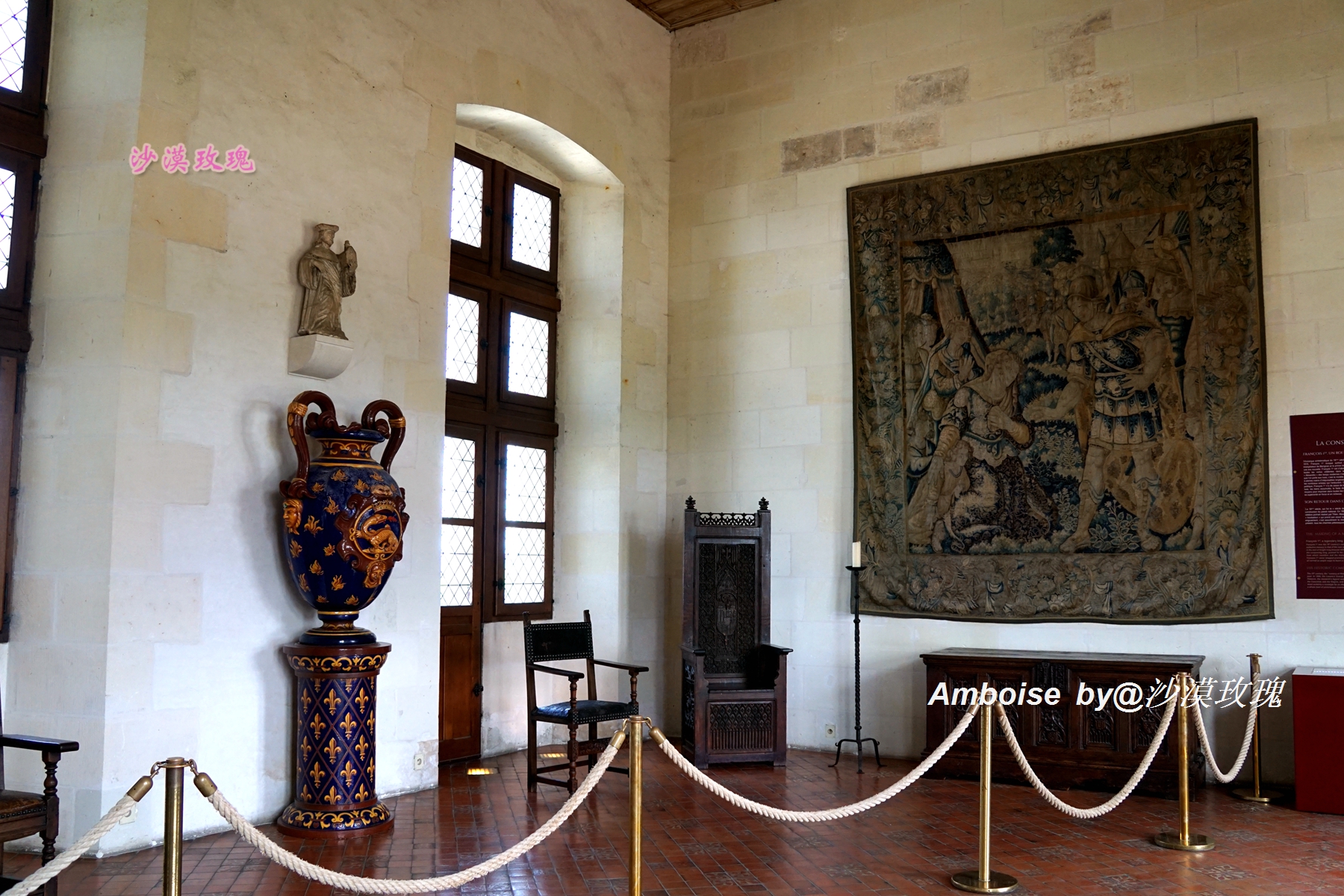 它是法国文艺复兴城堡的代表，一代巨匠达芬奇长眠于此