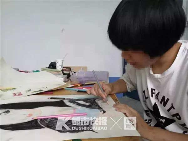 38岁学生画蒙娜丽莎,中国小姑娘画的蒙娜丽莎