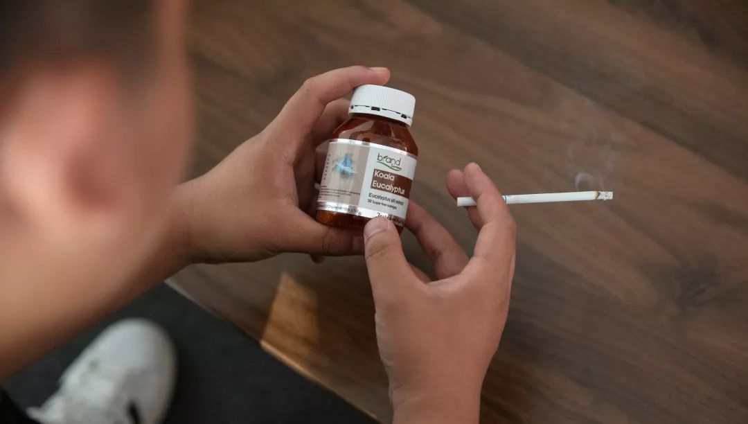 咽炎、干咳救命药！澳洲人的“肺部清道夫”！每天1片，堪比万元洗肺！再也不怕雾霾二手烟了