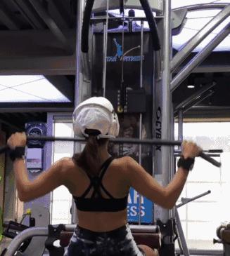 42岁翘臀“老阿姨”迷倒小16岁男友:年龄从来都不是借口