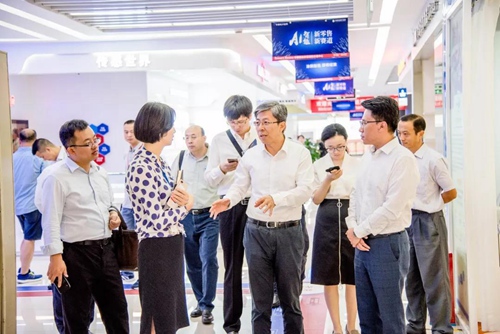 天津经济技术开发区领导一行参观华强智能家居国际交易中心