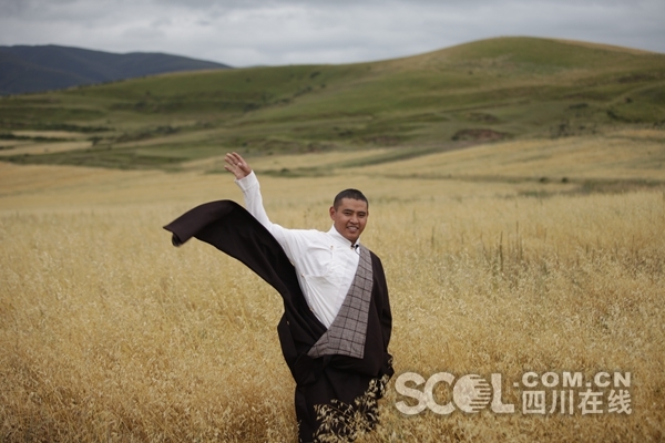 聚焦90后藏族青年返乡创业丨“油菜花小王子”返乡搞旅游让家乡披上“黄金甲”