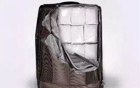 不知情的情况下运毒被警察带走,不知情悄悄被人在家里藏了违禁品