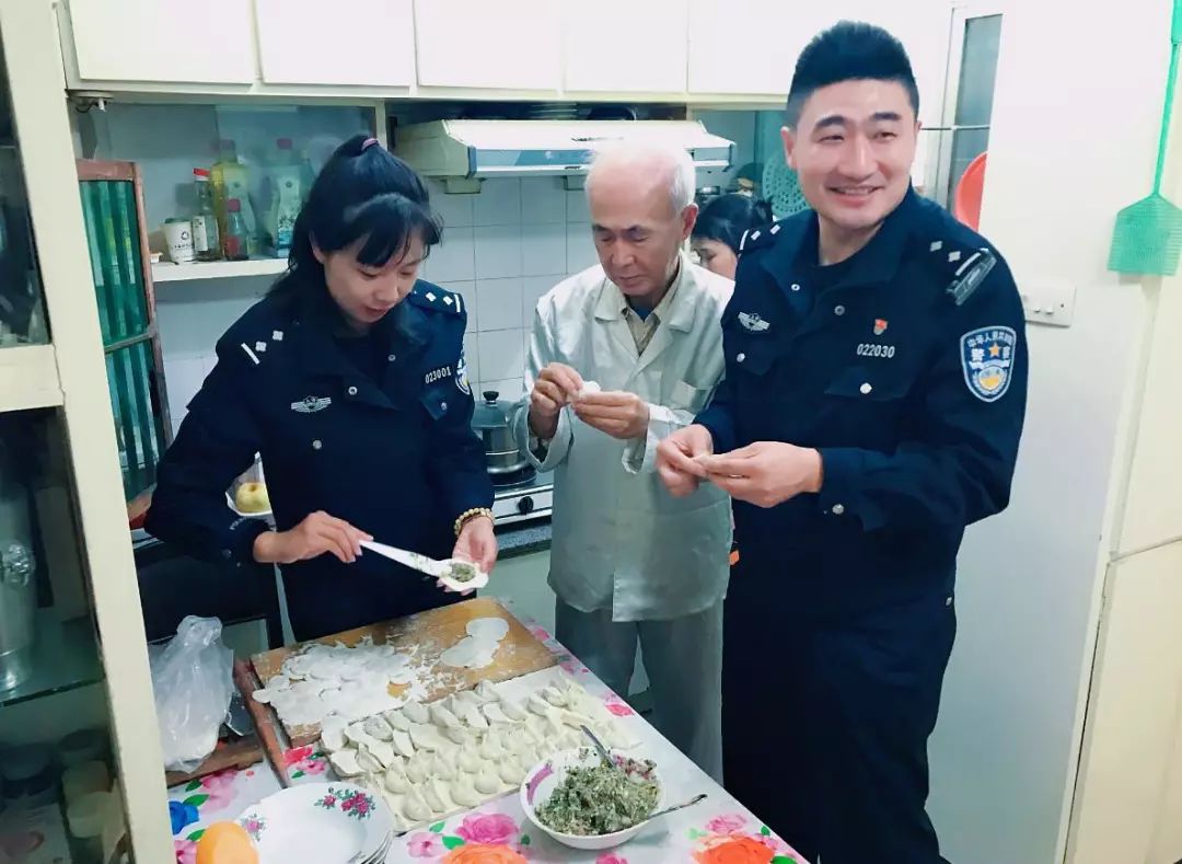 九九重阳敬老情浓浓关怀暖人心,爱在重阳节浓浓敬老情