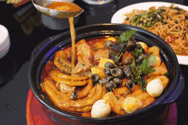 柳州螺蛳鸭脚煲最正宗的做法,自制螺蛳粉鸭脚煲