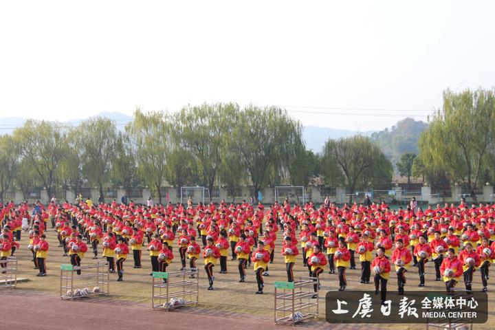 让孩子爱上运动变成乐趣,让每个孩子享受运动