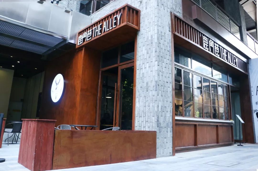 百万大学青年免费狂欢！AJ鞋展、街球大神空降，超多福利拿到手软！