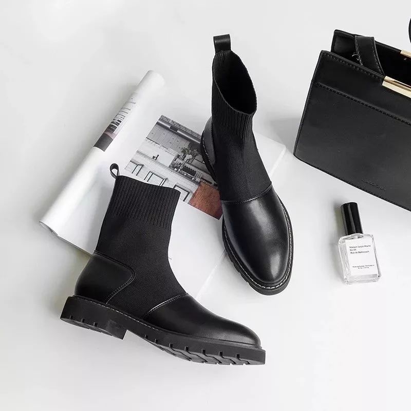 气场全开帅气,搭配黑色皮衣高跟短筒靴霸气个性