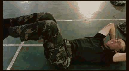 新兵跑不动了班长拉着跑,新兵跑步跑不动会被打吗