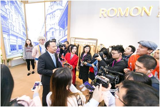 “国服”罗蒙超时空对话剑指“新零售”