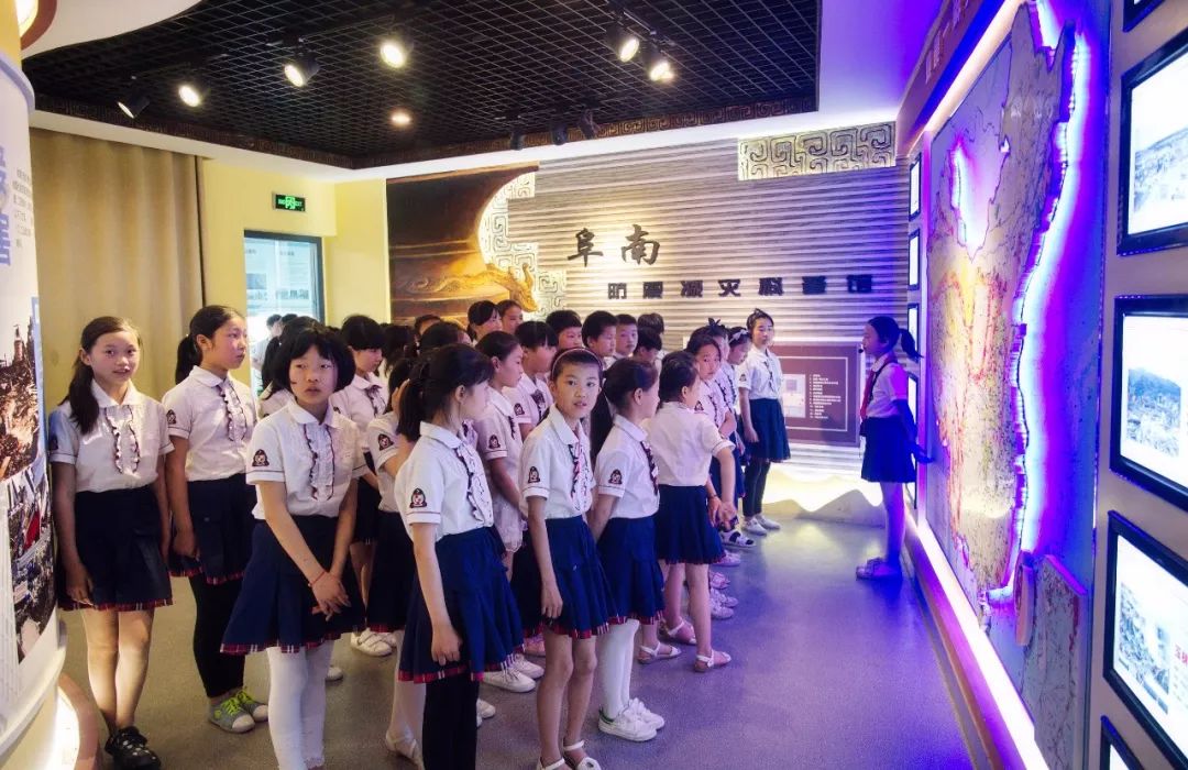 体现素质教育成果的照片,展现教育新变化的图片