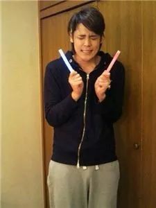 写作声优歌手演员，读作鬼畜表情包蛇精病