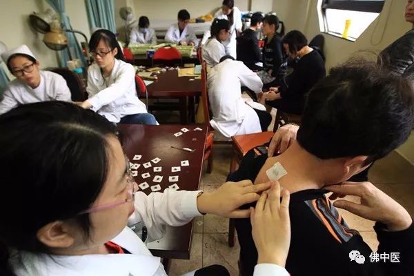 「传统医药日」秋冬预防季节性疾病，巧用艾条“自灸”益处多