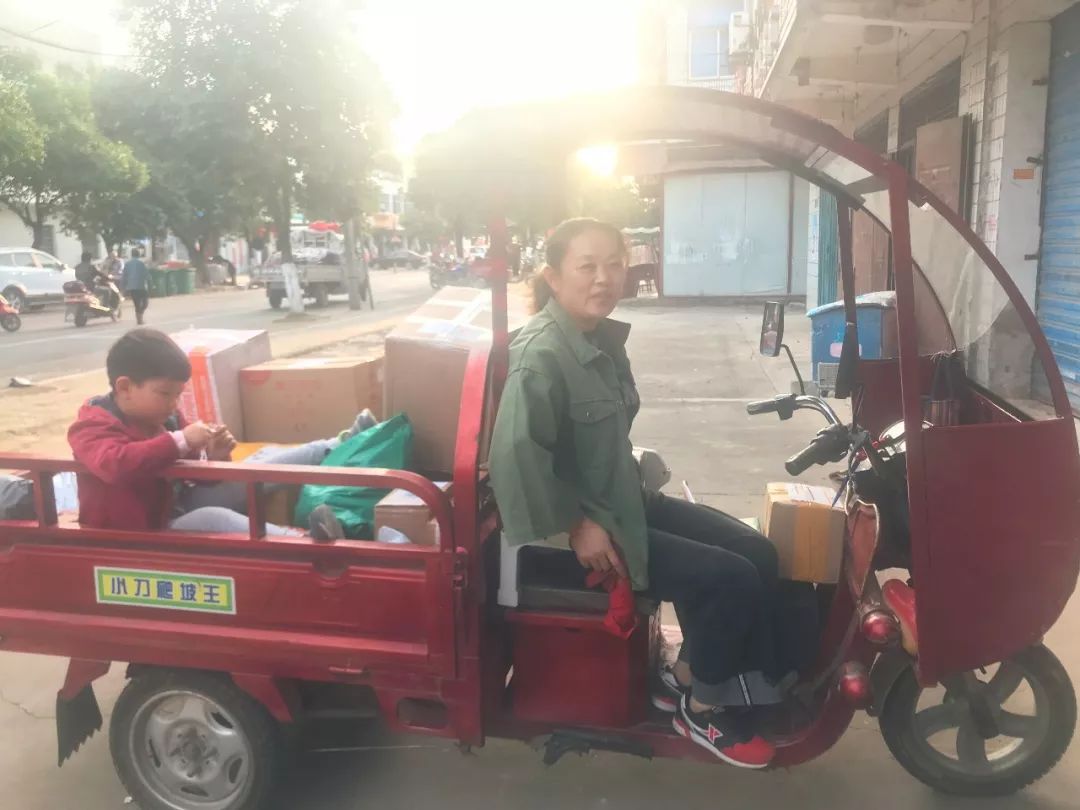 小店老板换了三台车,还买了套新房,农村网购带火这门新生意