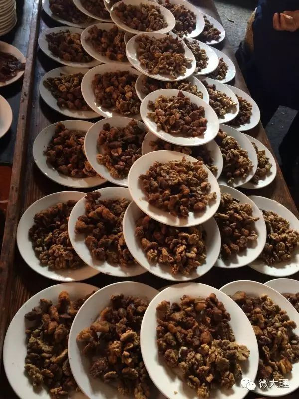 大理八大碗鱼做法,大理剑川八大碗店