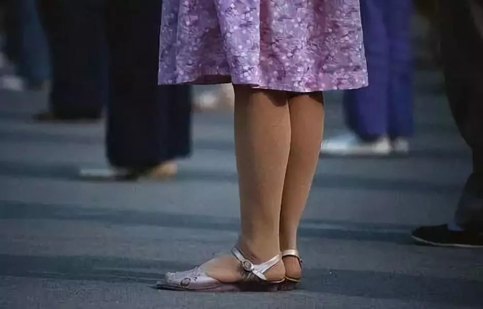 中国大妈才是地球上最敢穿的街头王者!当红时尚单品都是你妈玩剩下的