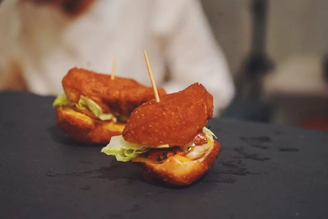 麦当劳变绿了怎么回事,麦当劳绿牌子