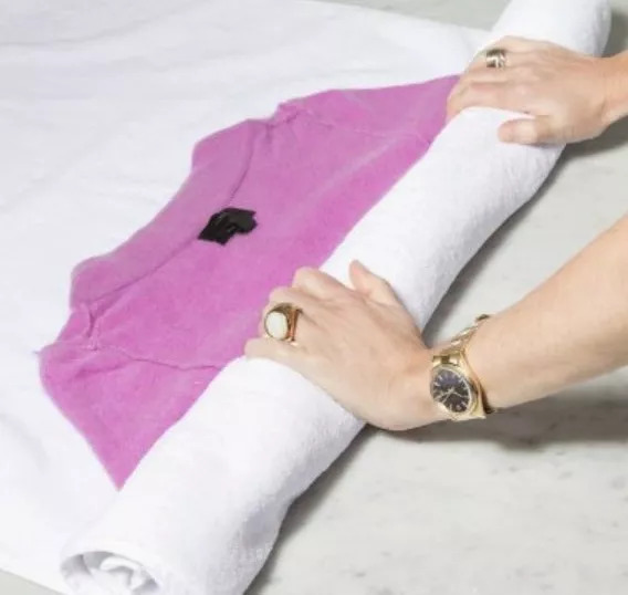 毛衣领口松垮怎样穿根带子,毛衣领口松垮怎么修复最简单的