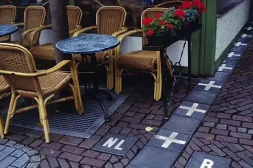 世界上最奇葩的国界线竟然长这样,盘点世界上最奇葩的10条国界线