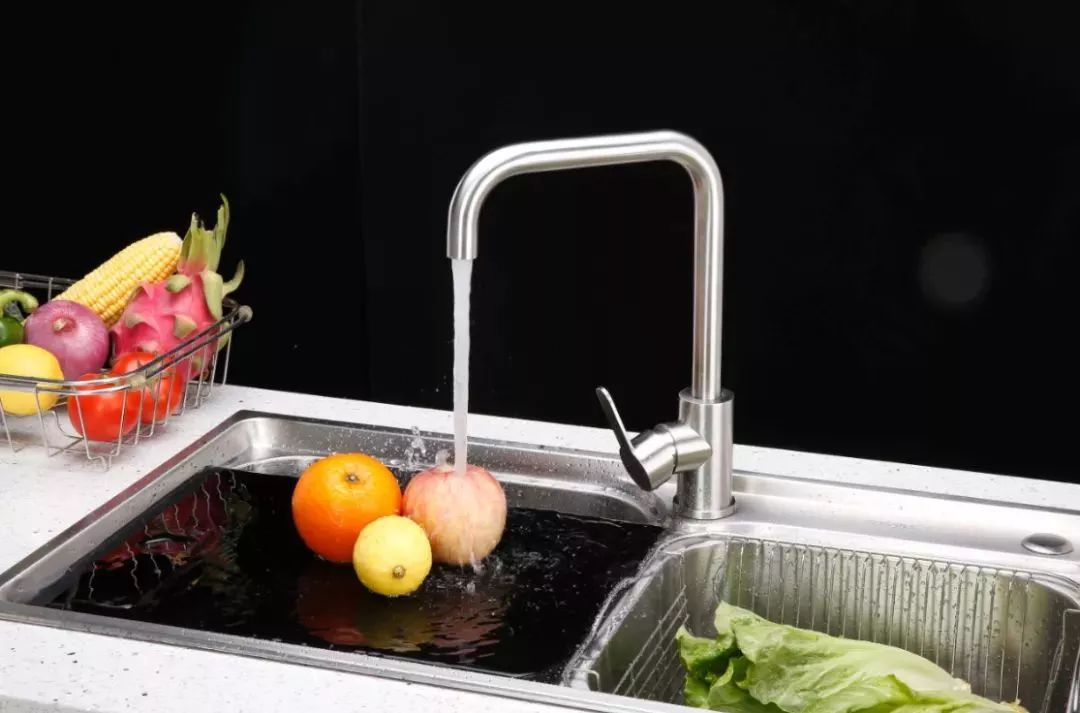 衣服鞋子发黄有污渍,衣服鞋子泛黄怎么办