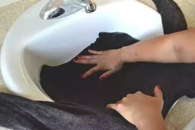 怎么让羊毛衣不会掉毛,羊毛衣怎么洗不会掉毛