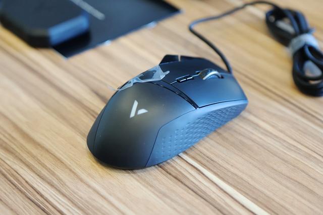 雷柏VT900电竞鼠标,雷柏vt900和罗技g502哪个好