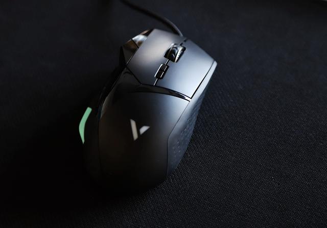 雷柏VT900电竞鼠标,雷柏vt900和罗技g502哪个好