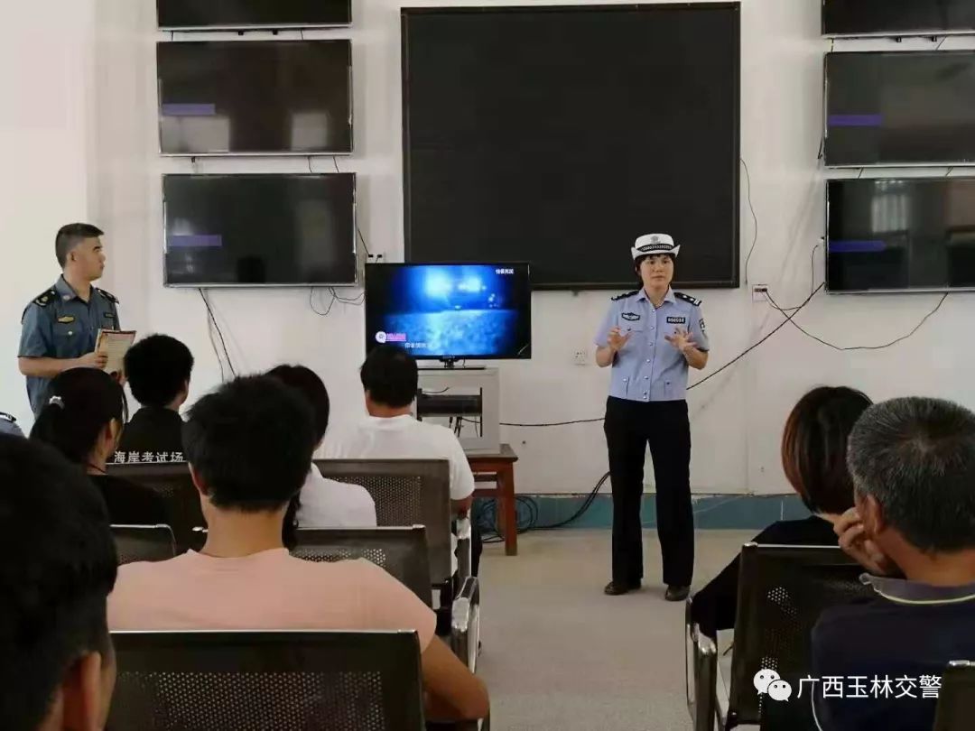 泰安交警开展文明交通进驾校直播,驾校开展文明交通宣教活动