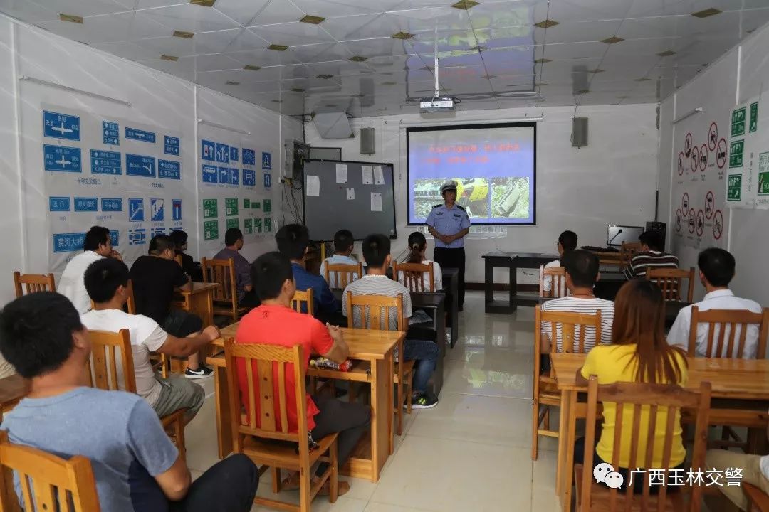 泰安交警开展文明交通进驾校直播,驾校开展文明交通宣教活动