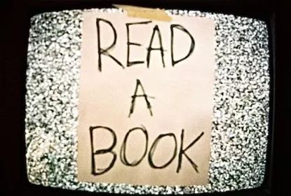 大家都用Kindle压泡面，背后是电子书的溃败｜周末谈