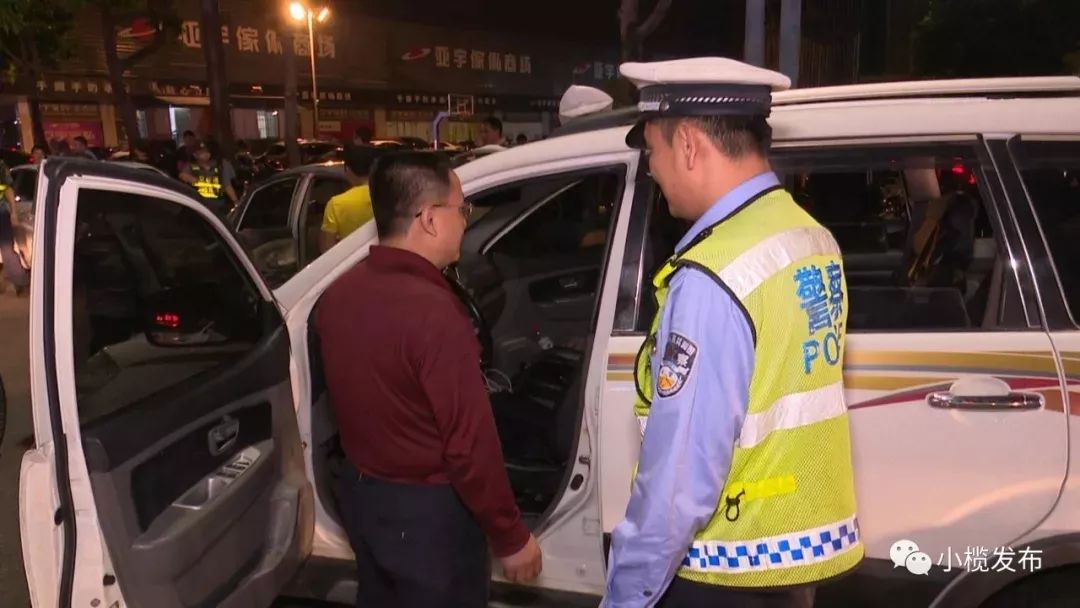 中山凌晨突击查到5辆假“的士”！连灯箱标志都一样！意图……