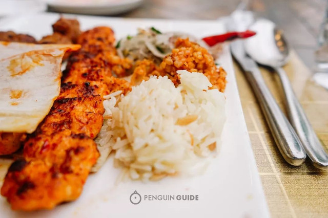 在这个魔幻的江南小城里,来一场烤肉和大饼的狂欢!