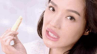 让双唇感受自然的轻抚-每人的兜里都有一位护士女孩