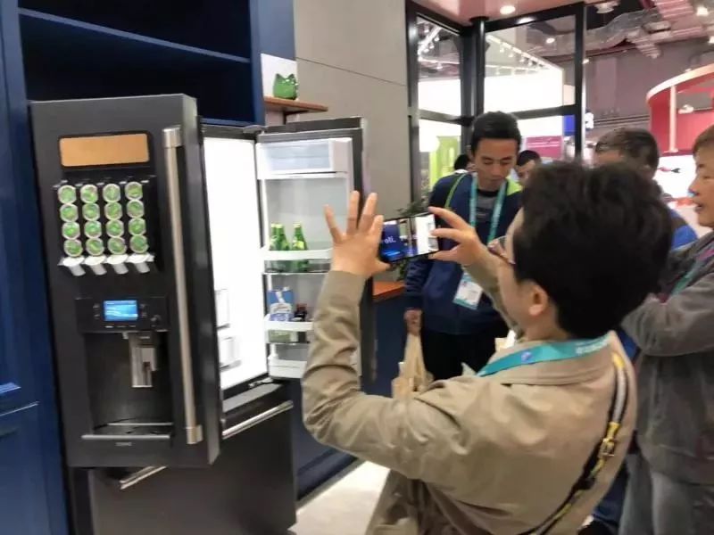 “懒人”料理机、“单身专属”电饭锅……普通观众逛进博会，这些展品值得“轧闹猛”！