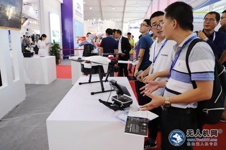 惊艳无人机表演,大疆无人机炫酷出场