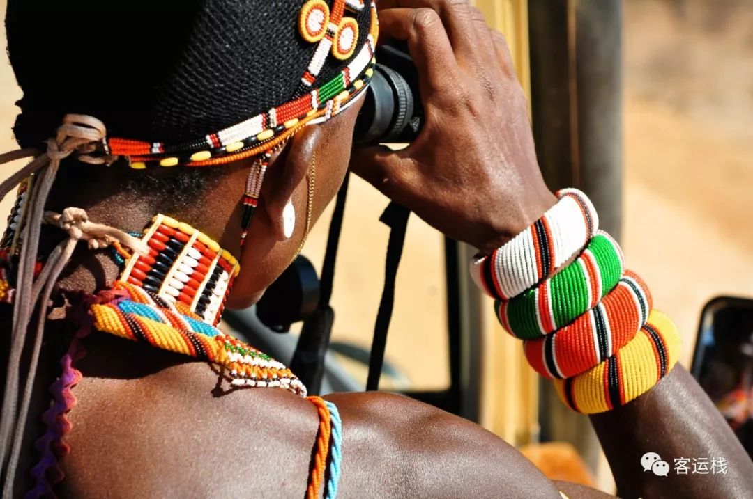 桑布鲁荒野里，我们的主要食物是奶和血｜会玩