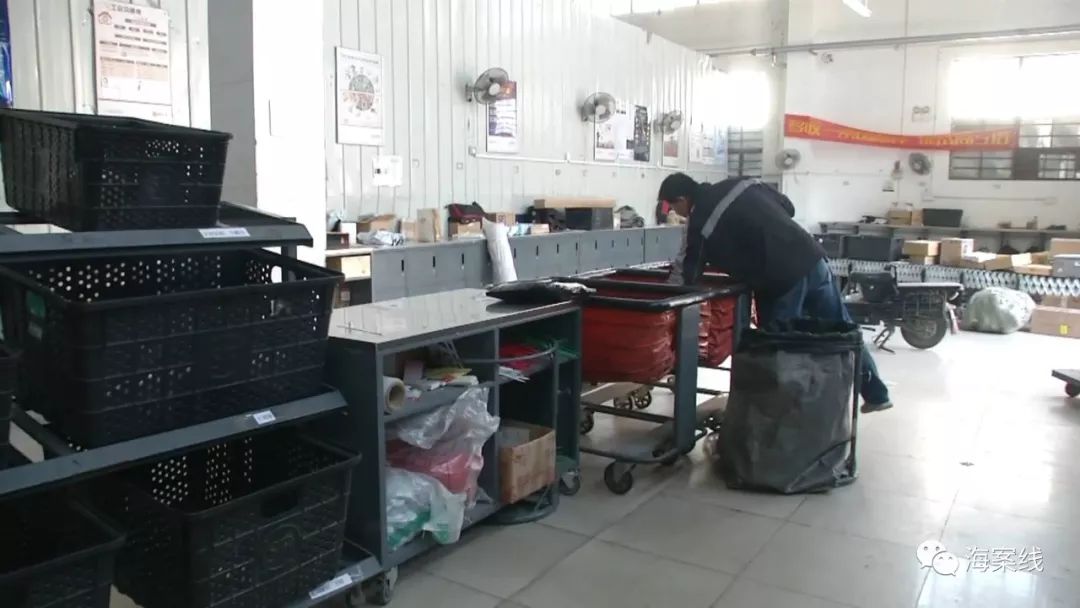 如果自己的快递包裹丢了该谁负责,寄快递包裹丢件怎么处理