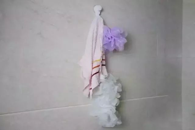 挂钩挂门框上老是掉下来怎么办,家里的挂钩很难摘掉怎么办